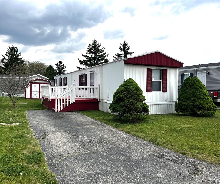 80 Pool Drive, Metamora, MI 48455