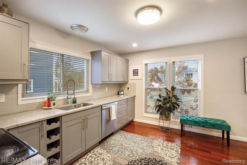 5748 Kingsfield Drive, West Bloomfield, MI — Photo 12