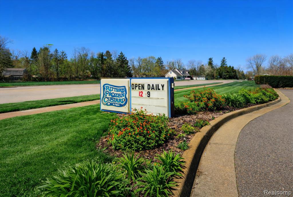 5962 Meridian Boulevard, Brighton, MI 48116 — Photo 20