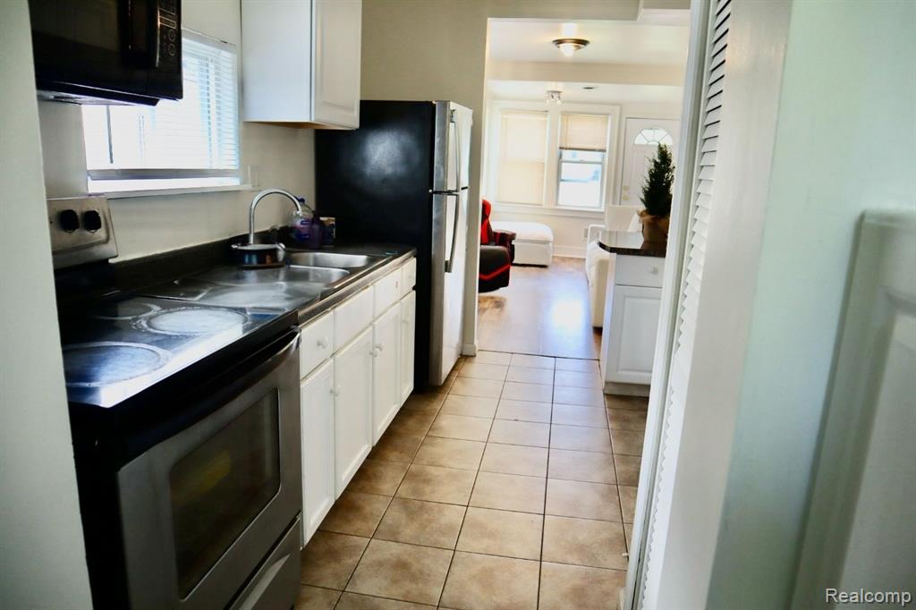 1833 CASS LAKE Road, Keego Harbor, MI 48320 — Photo 15