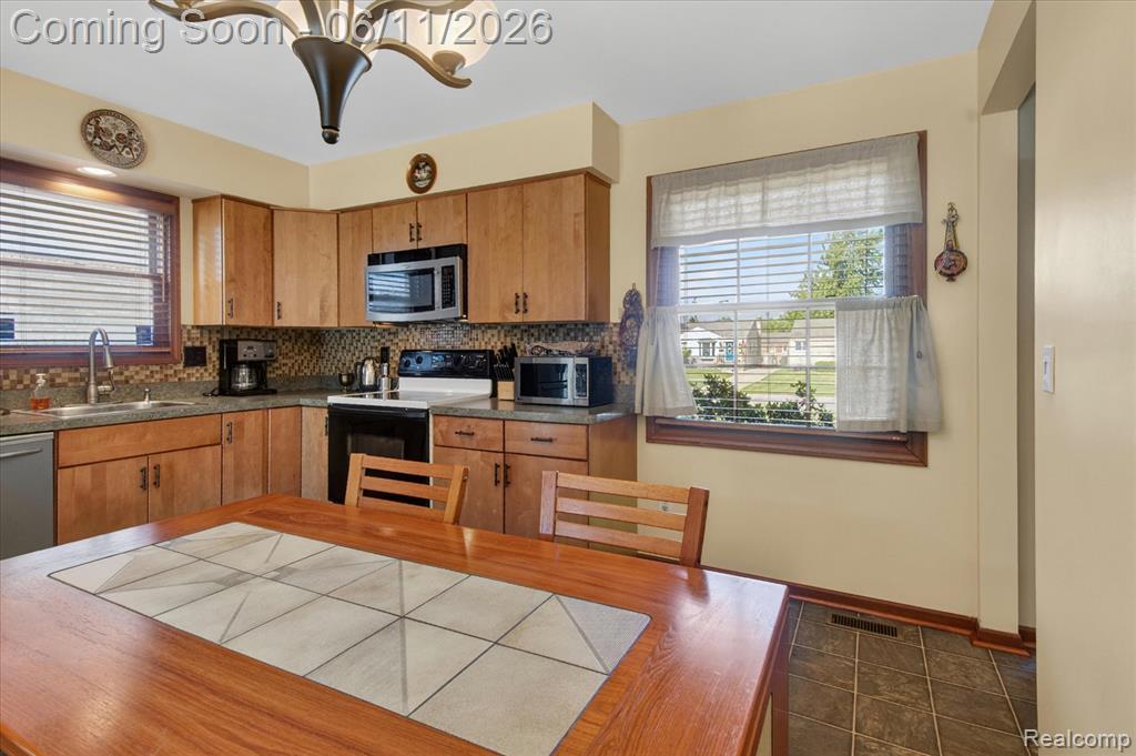 15125 Churchill Street, Southgate, MI 48195 — Photo 15