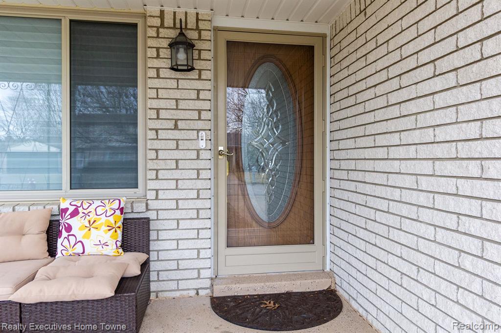 39654 EDGEMONT Drive, Sterling Heights, MI 48310 — Photo 5
