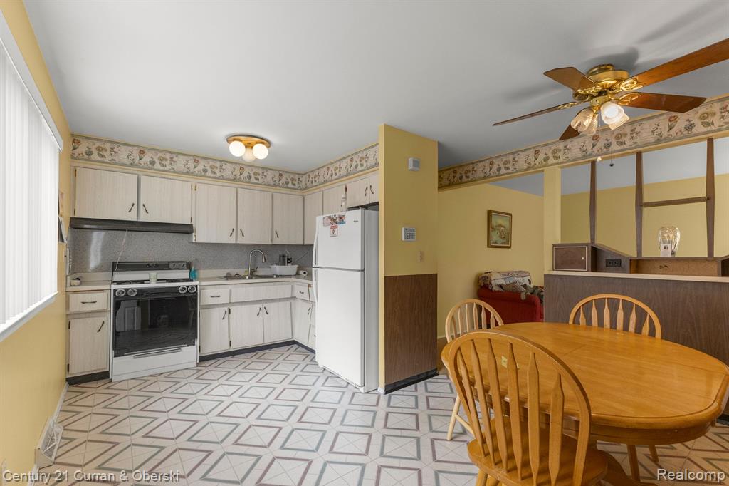 6483 COLONIAL Street, Dearborn Heights, MI 48127 — Photo 7