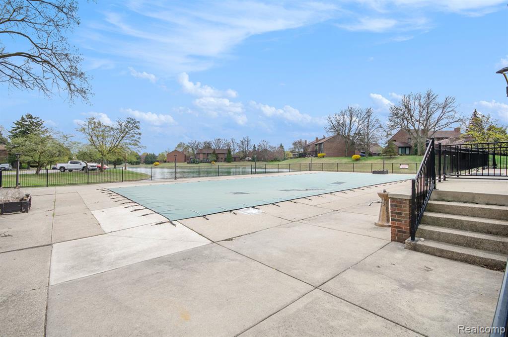 3045 Lindenwood Drive, Dearborn, MI 48120 — Photo 25