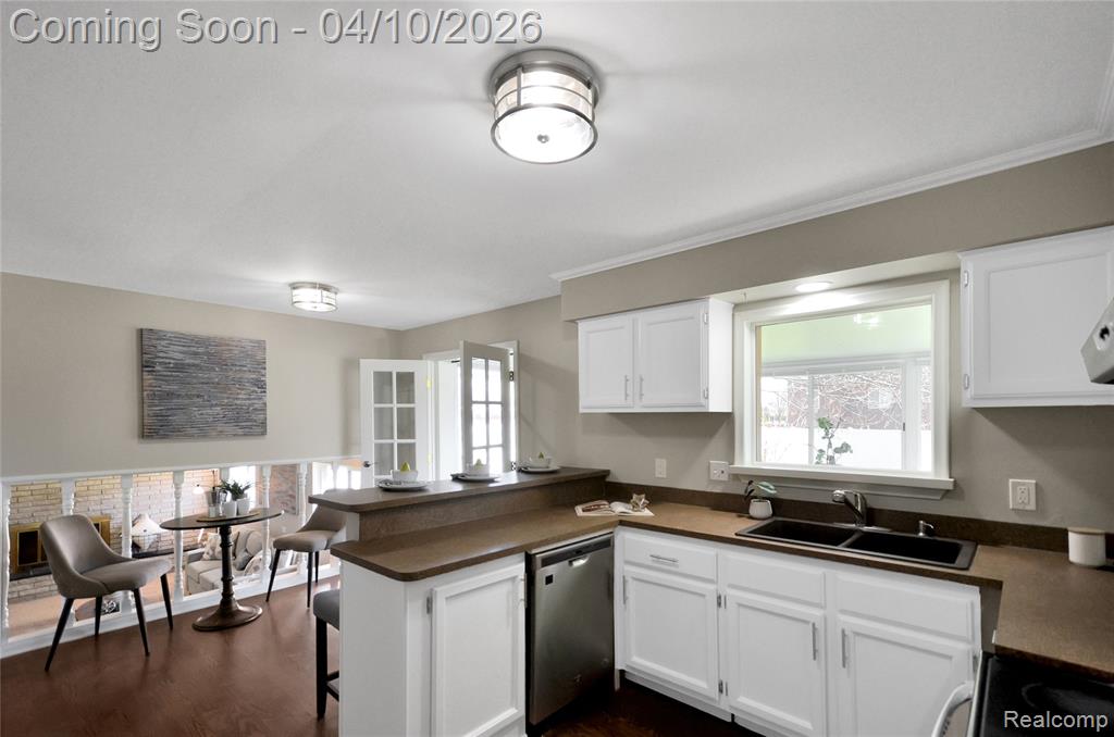 45064 Hecker Drive, Utica, MI 48317 — Photo 8