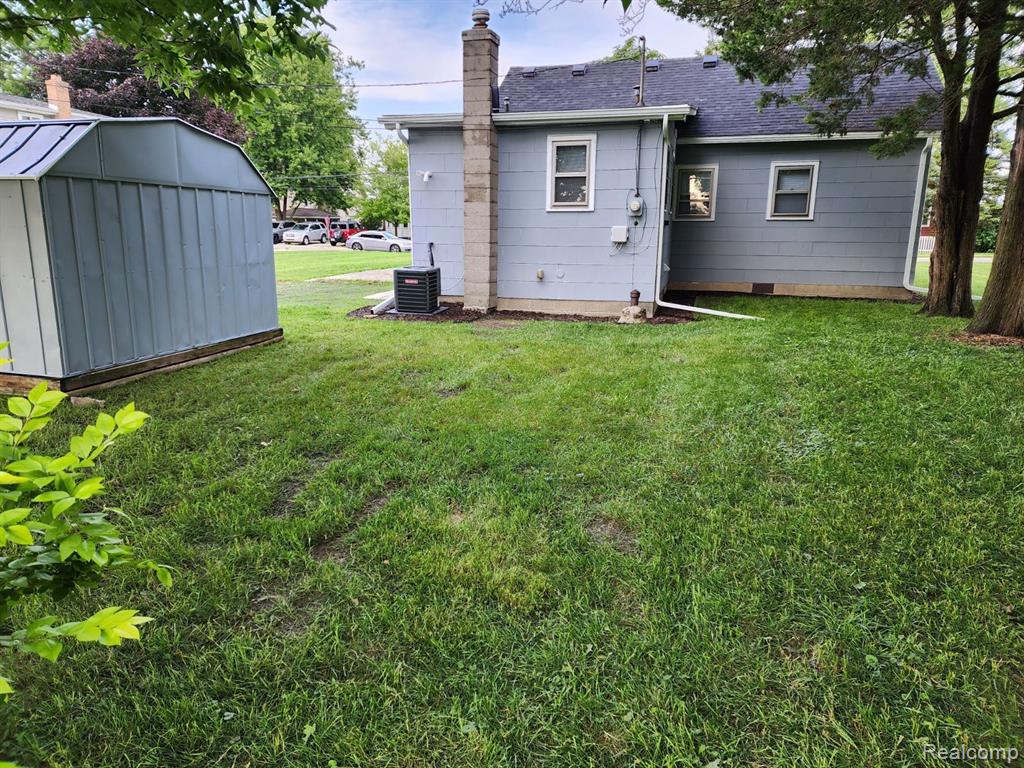 29272 ADAMS Drive, Gibraltar, MI — Photo 32