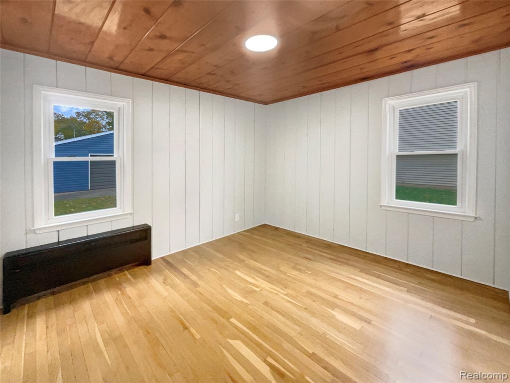 6441 Crest Drive, Waterford, MI 48329 — Photo 12