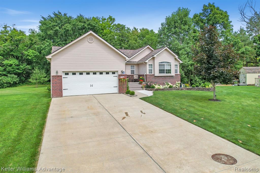 5085 HICKORY Trail, Grand Blanc, MI 48439 — Photo 4