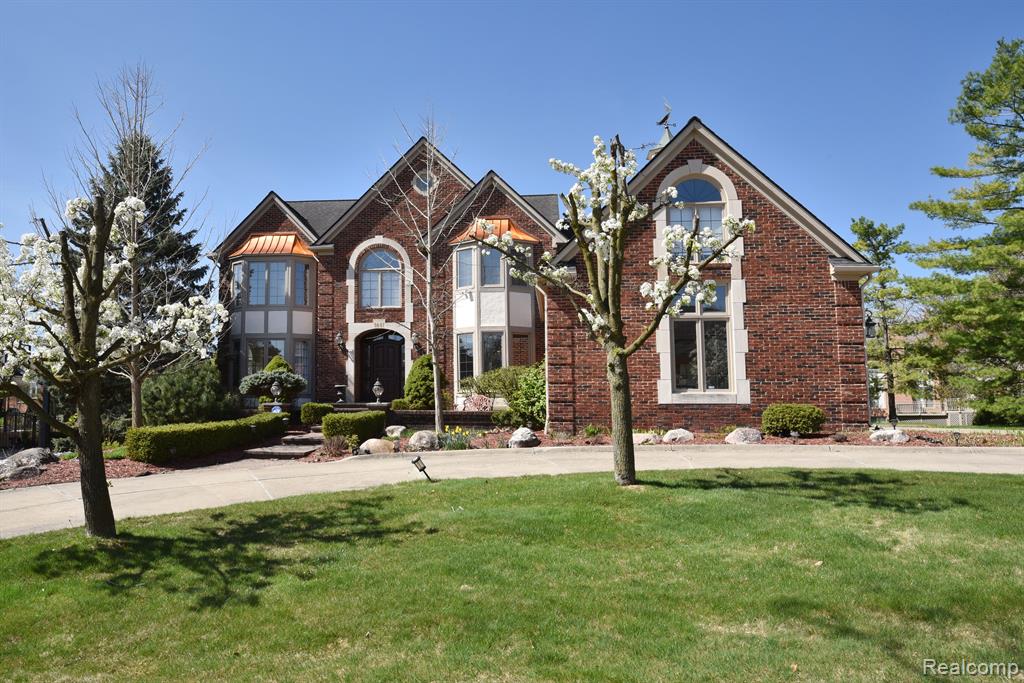 5687 GREENHILL Drive, Troy, MI 48098 — Photo 49