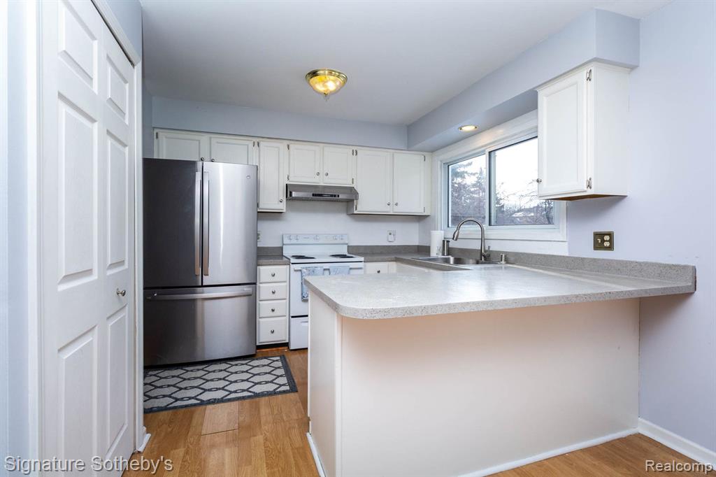 461 Farmridge Court, Rochester Hills, MI 48307 — Photo 10