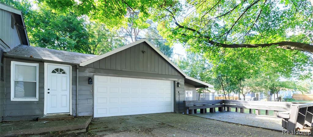 5502 Rowley Boulevard, Waterford, MI 48329 — Photo 3
