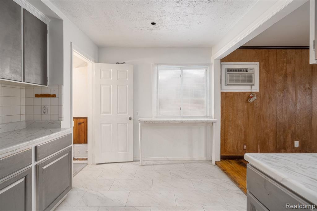 6585 Dolphin Street, Dearborn Heights, MI 48127 — Photo 13