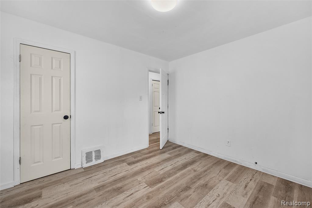 8600 Heyden Street, Detroit, MI 48228 — Photo 12