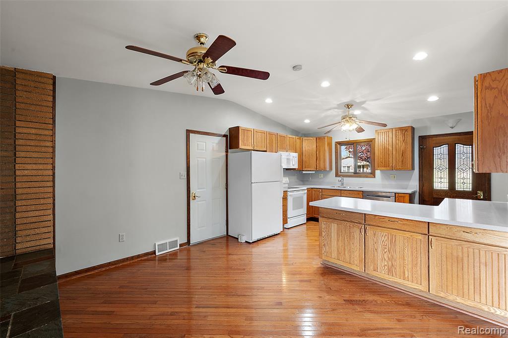 15 Pleasant Lake Drive, Waterford, MI 48327 — Photo 15