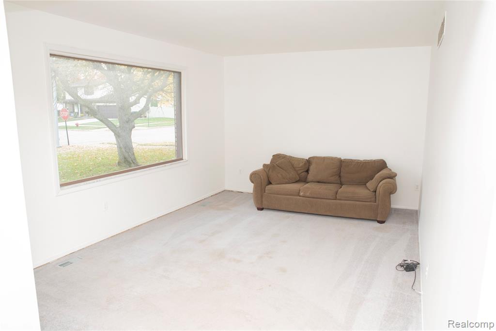 21664 Hall Road, Woodhaven, MI 48183 — Photo 20