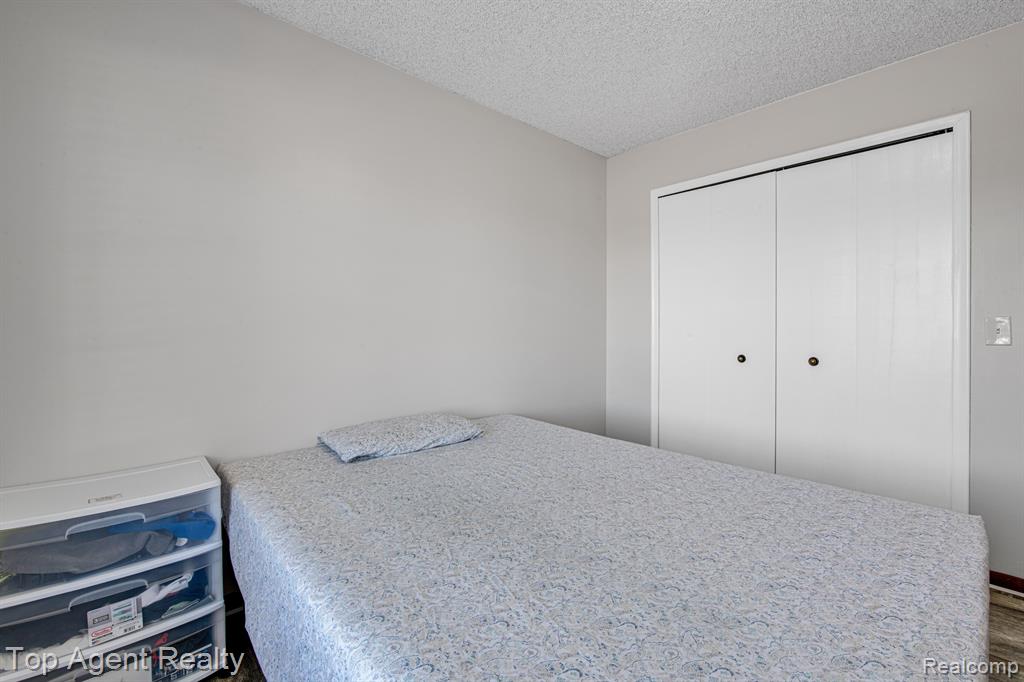 42185 KINGSLEY Drive, Clinton Twp, MI 48038 — Photo 14