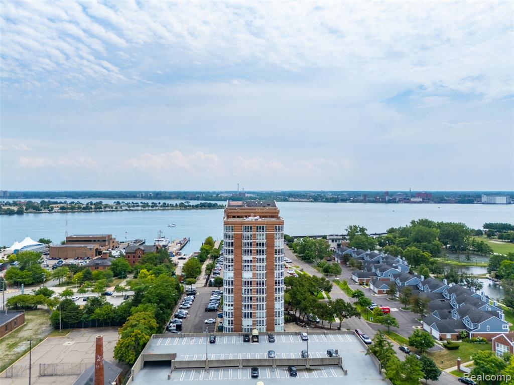 250 E Harbortown Drive, 404, Detroit, MI 48207 — Photo 31
