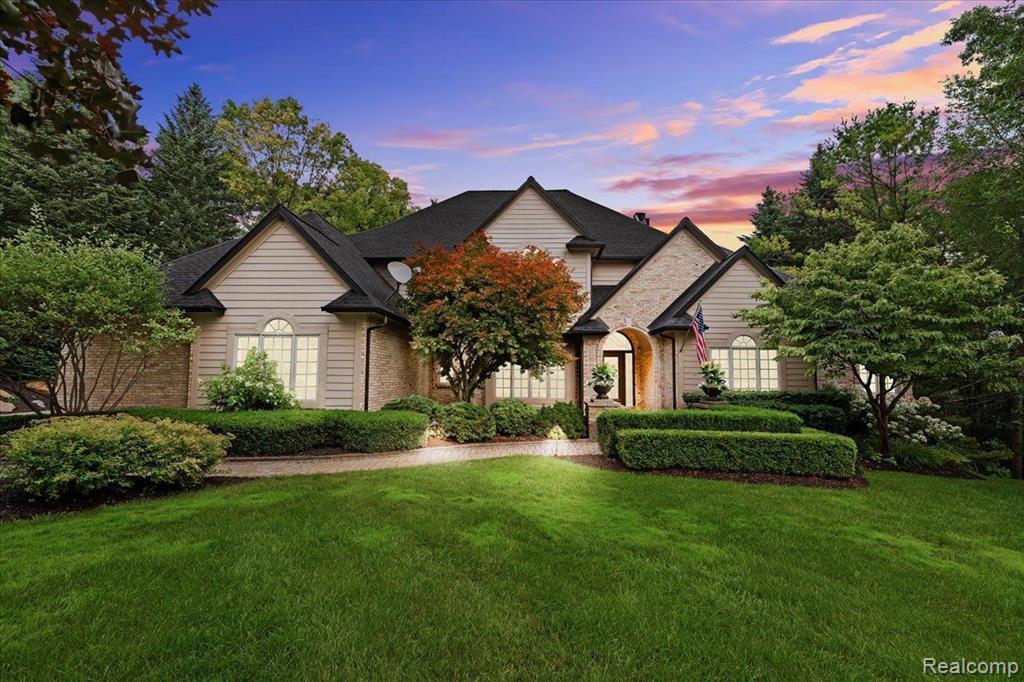 6246 WINDEMERE, Brighton, MI 48116 — front exterior