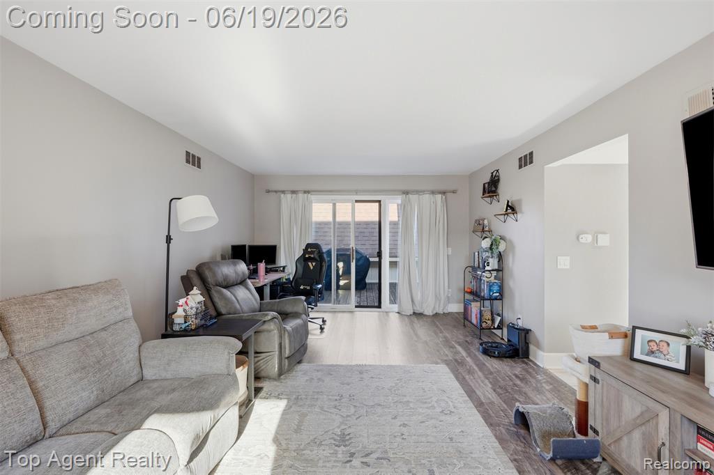 42374 Lochmoor Street, Clinton Twp, MI 48038 — Photo 10