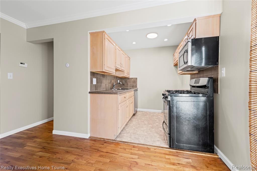 45709 Kensington, Utica, MI 48317 — Photo 10