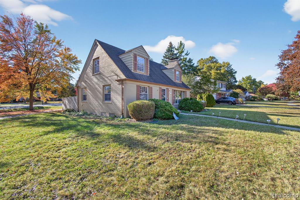 28025 Sunset Boulevard W, Lathrup Village, MI 48076 — Photo 31