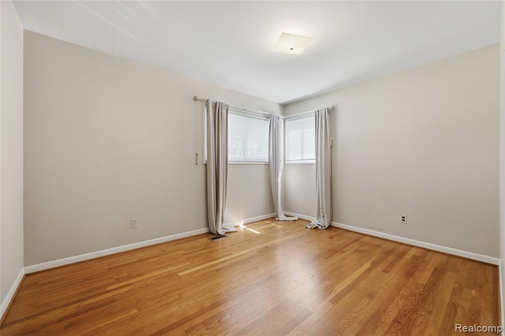 348 Sonia Avenue, Madison Heights, MI 48071 — Photo 14