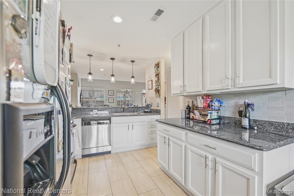 128 Sandy Lane, Walled Lake, MI 48390 — Photo 33