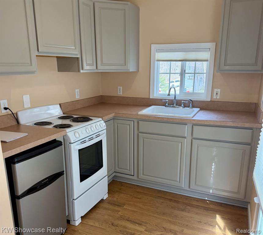 913 PEARSON Drive, Milford, MI 48381 — Photo 6