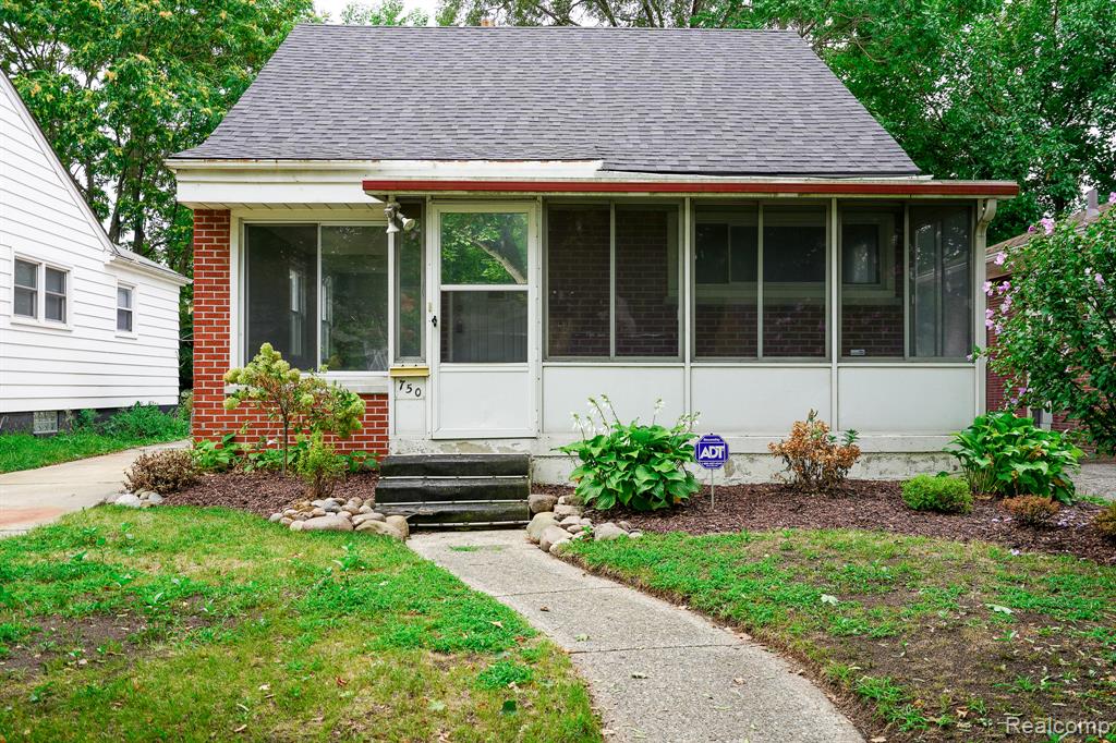 750 E Hayes Avenue, Hazel Park, MI 48030 — front exterior