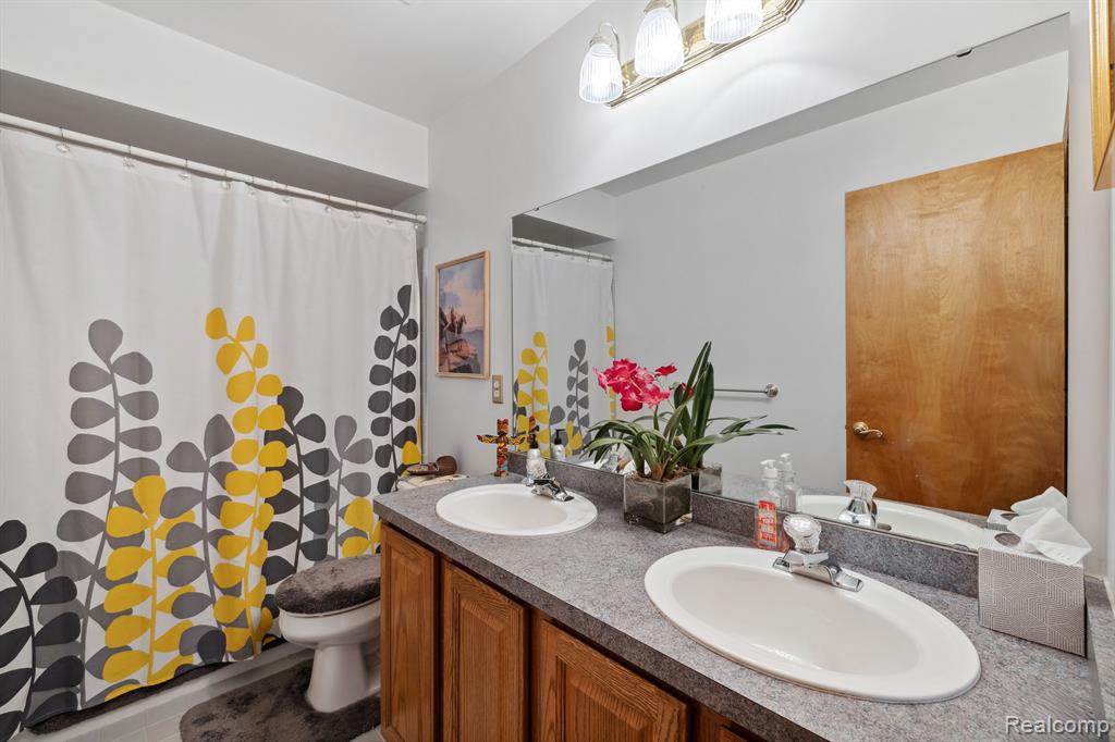 46941 SOUTHGATE Drive, Canton, MI 48188 — Photo 16