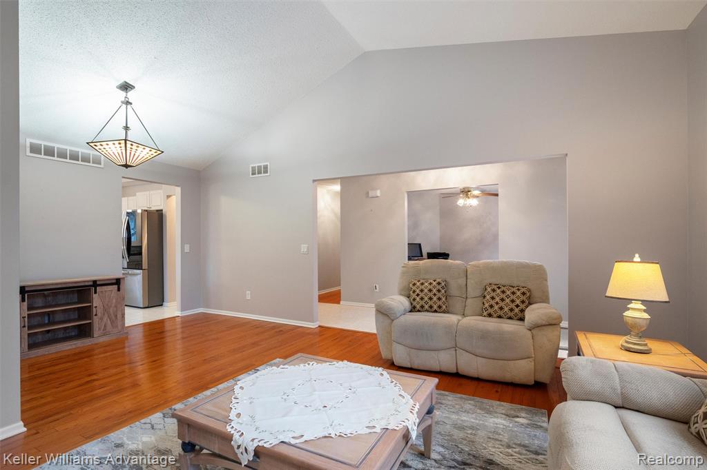 35173 Knollwood Lane, Farmington, MI 48335 — Photo 12