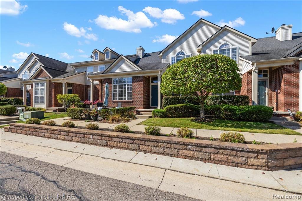 8204 Alexa Drive, Commerce Twp, MI 48390 — Photo 3