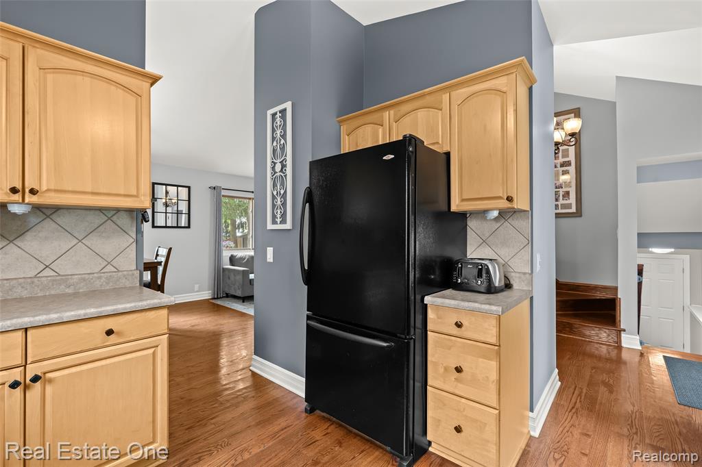 696 Estes Court, Waterford, MI 48327 — Photo 8