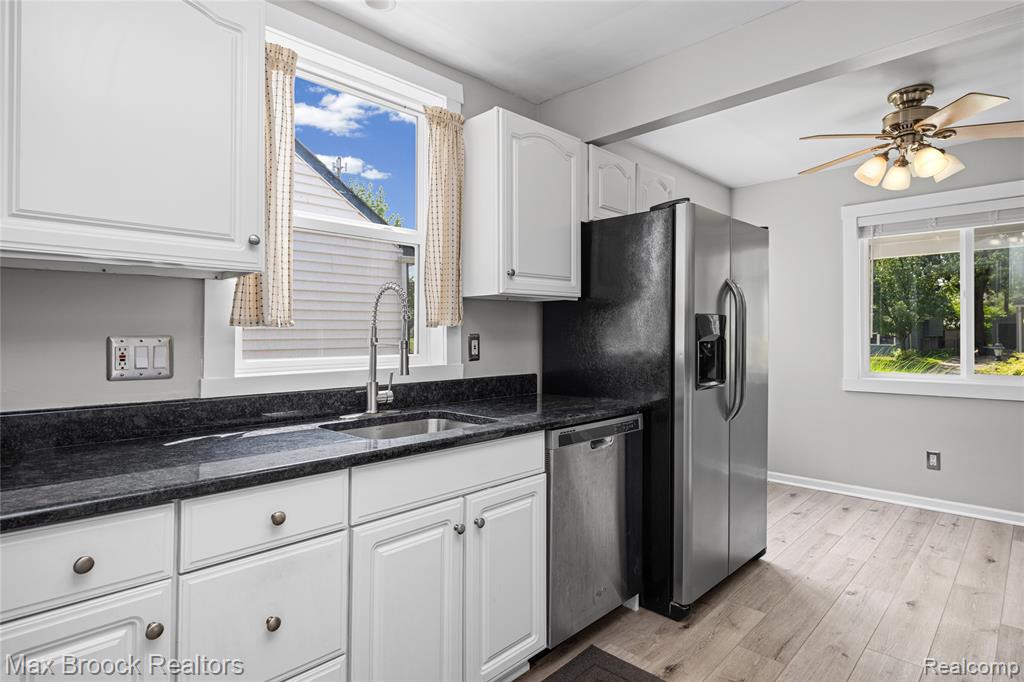 808 N Edgeworth Avenue, Royal Oak, MI 48067 — Photo 12