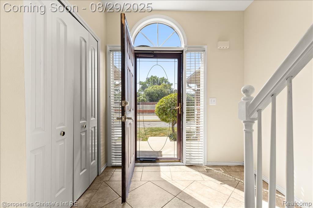 19236 W 11 Mile Road, Lathrup Village, MI 48076 — Photo 4