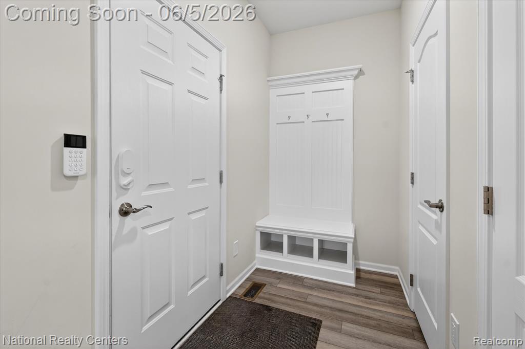 38681 Chasewood Court, Farmington, MI 48335 — Photo 30