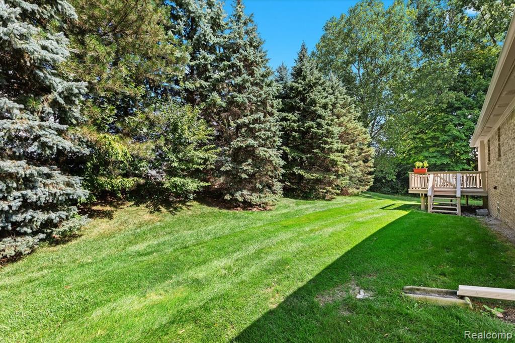 45964 Woodview Drive, Shelby Twp, MI 48315 — Photo 37