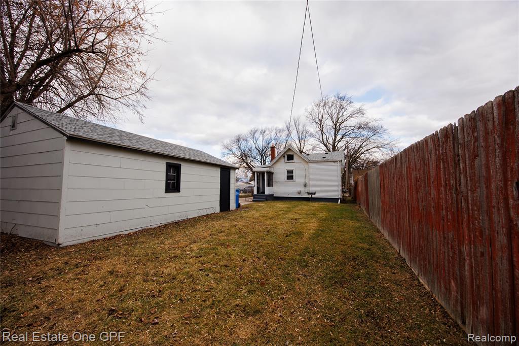 8242 Maxwell Avenue, Warren, MI 48089 — Photo 3
