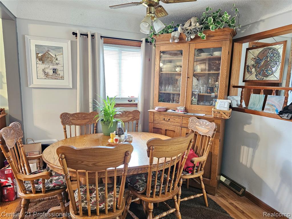 8876 Robindale, Redford, MI 48239 — Photo 9