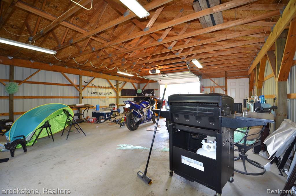10083 HEGEL Road, Goodrich Vlg, MI — Photo 25