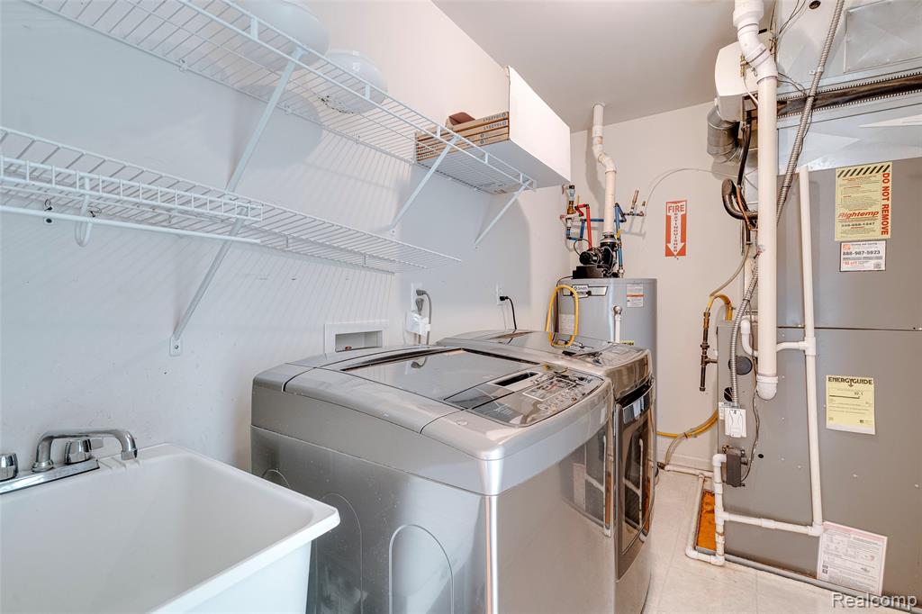 31204 Alexa Drive, Commerce Twp, MI 48390 — Photo 40
