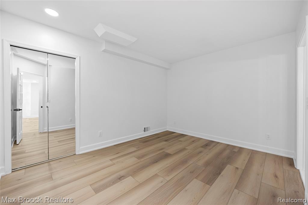 7219 Oakwood Drive, West Bloomfield, MI — Photo 48