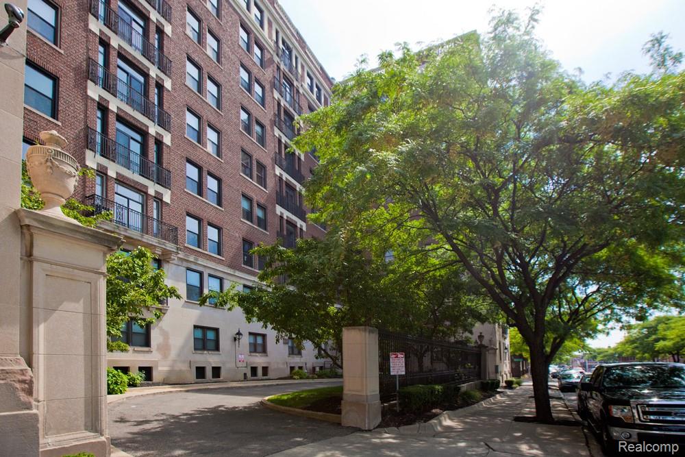 2900 E Jefferson Avenue - Photo 2