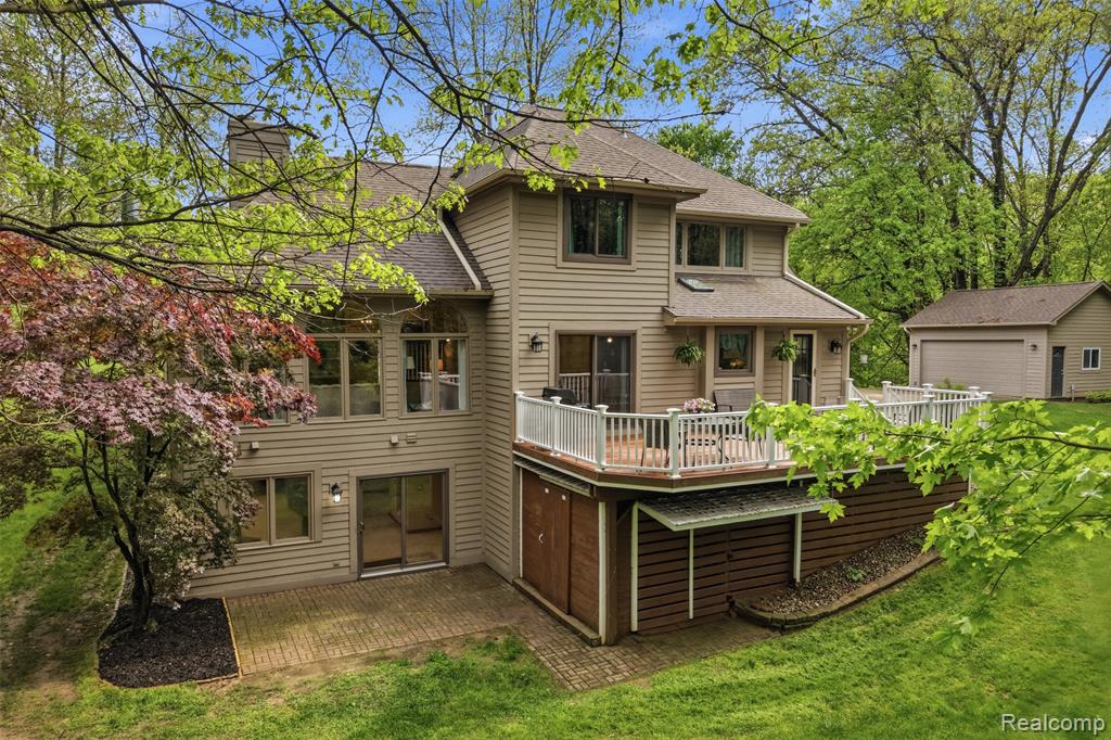 8235 Ironwood Drive, Pinckney, MI 48169 — Photo 33