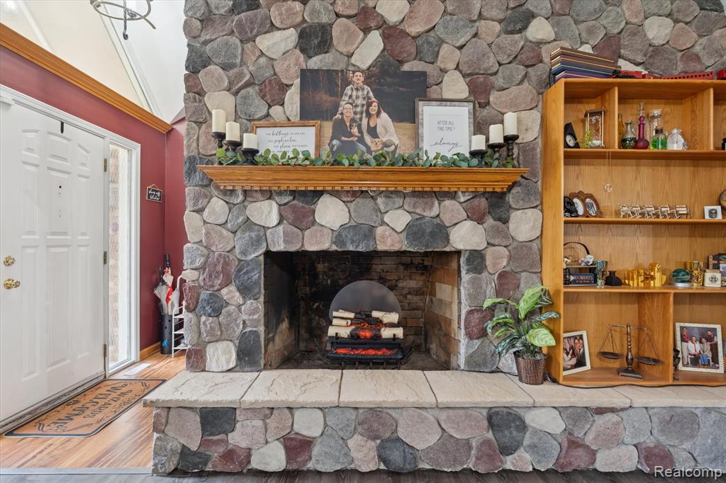 8474 Wesley Drive, Flushing, MI 48433 — Photo 6