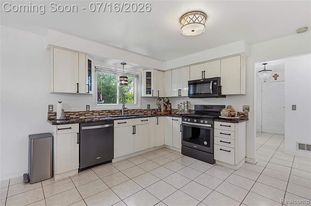 52279 Matterhorn Drive, Macomb, MI 48042 — Photo 12