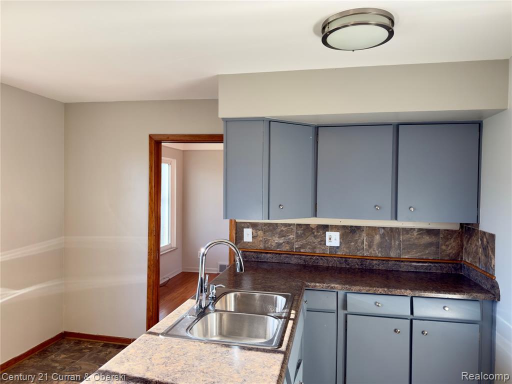 6590 Rockland Street, Dearborn Heights, MI 48127 — Photo 16