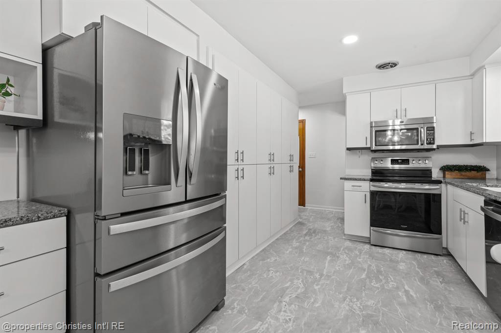 8009 Coventry Avenue, Grosse Ile, MI 48138 — Photo 12