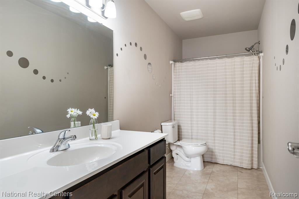 7025 Marigold Court, Grand Blanc, MI 48439 — Photo 22