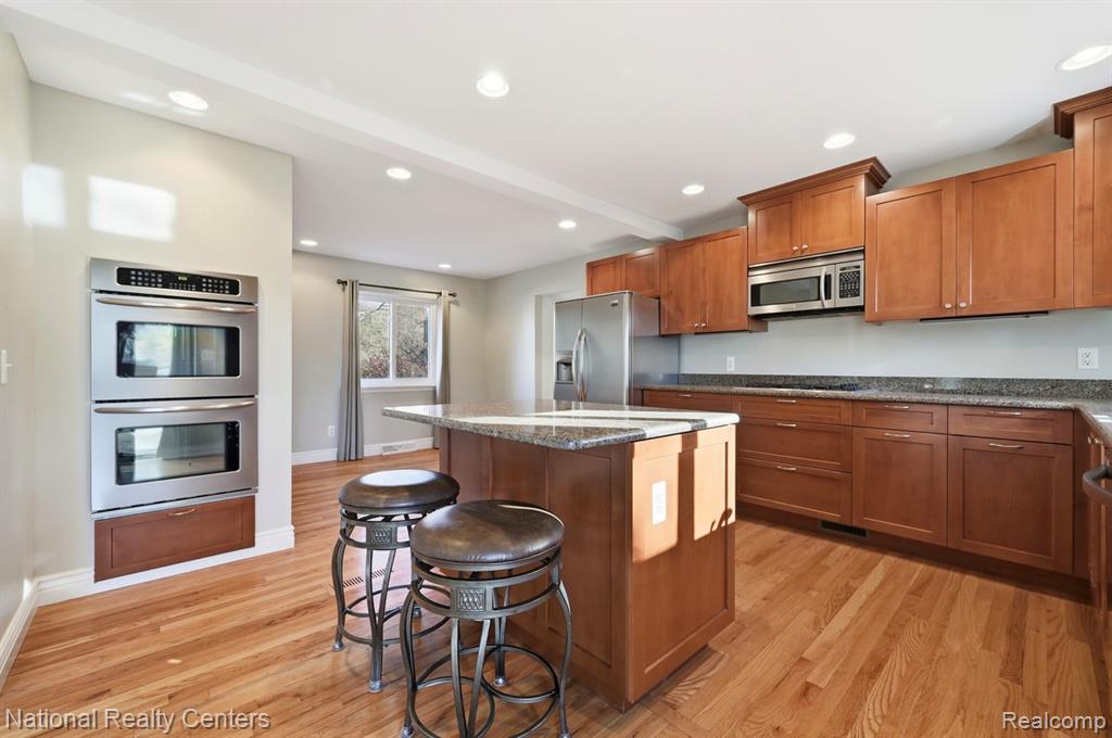5595 Birdview Heights, Orchard Lake Village, MI 48324 — Photo 5